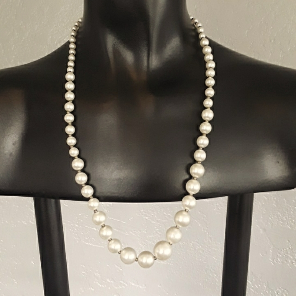 Vintage full pearl necklace 12 in Long